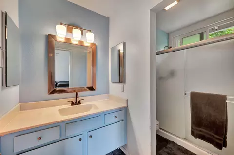 Bath - 3011 Hypoint Ave, Escondido, CA 92027 photo 3 of 3