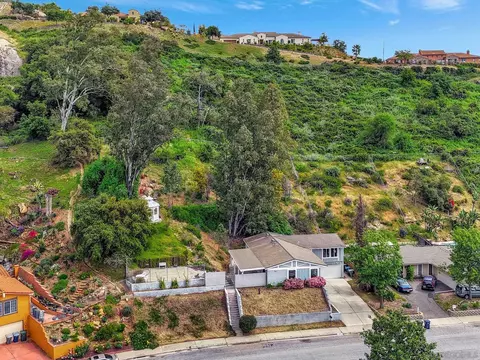 View/Area - 3011 Hypoint Ave, Escondido, CA 92027 photo 8 of 9