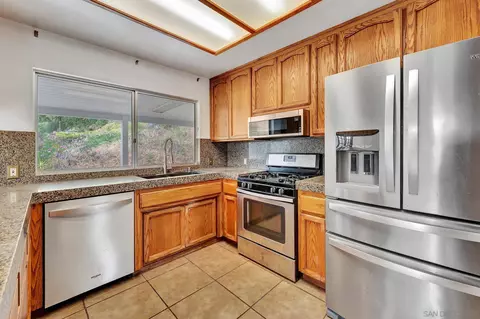 Kitchen - 3011 Hypoint Ave, Escondido, CA 92027 photo 3 of 5