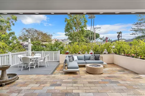 Exterior - 1119 9th St, Coronado, CA 92118 photo 5 of 6