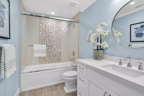 Bath - 1119 9th St, Coronado, CA 92118 photo 5 of 5
