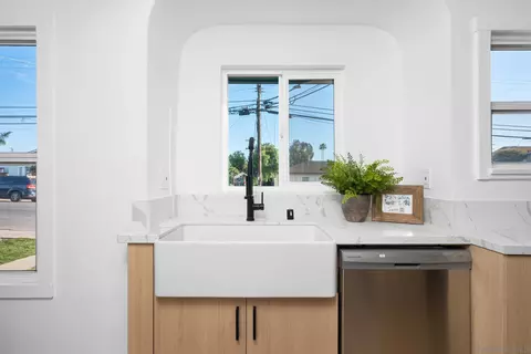 4570 Dwight St, San Diego, CA 92105