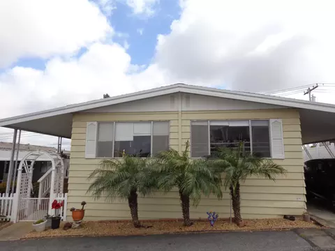 209 Bright Creek Ln, Oceanside, CA 92056 photo 2