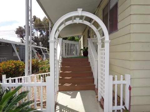 209 Bright Creek Ln, Oceanside, CA 92056 photo 4