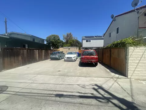 1672 Moorland, San Diego, CA 92109