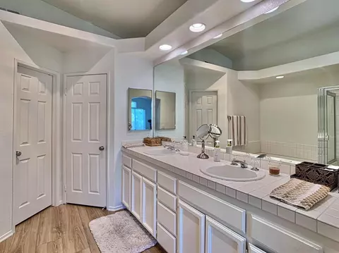 Bath - 1827 Key Largo Rd, Vista, CA 92081 photo 2 of 5