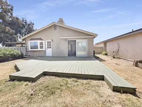 8562 Lake Bluffs Cir, Spring Valley, CA 91977 photo 5