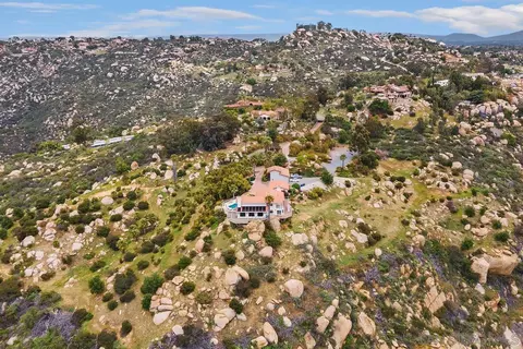 View/Area - 28750 Sandhurst Way, Escondido, CA 92026 photo 5 of 11