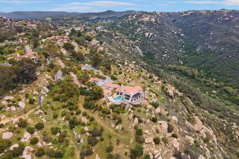 View/Area - 28750 Sandhurst Way, Escondido, CA 92026 photo 6 of 11