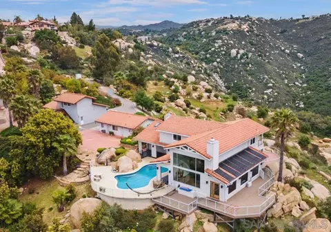 28750 Sandhurst Way, Escondido, CA 92026