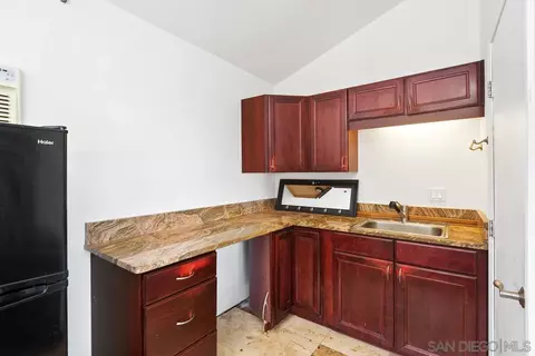 Kitchen - 28750 Sandhurst Way, Escondido, CA 92026 photo 5 of 5