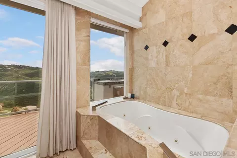 Bath - 28750 Sandhurst Way, Escondido, CA 92026 photo 4 of 8