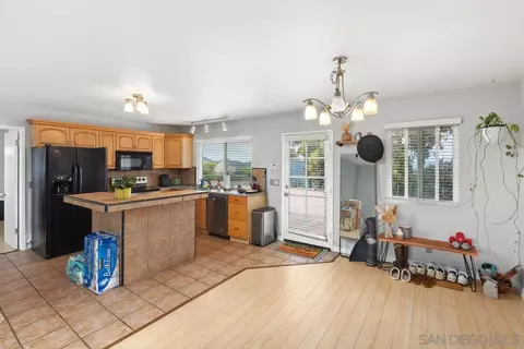 Kitchen - 28750 Sandhurst Way, Escondido, CA 92026 photo 3 of 5