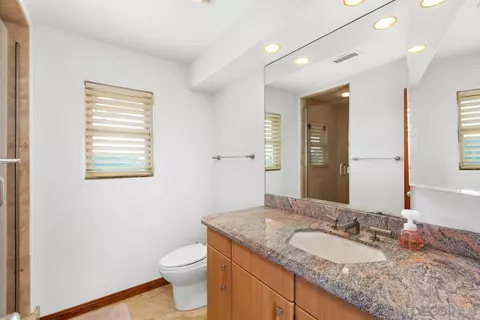 Bath - 28750 Sandhurst Way, Escondido, CA 92026 photo 5 of 8