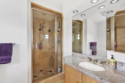 Bath - 28750 Sandhurst Way, Escondido, CA 92026 photo 6 of 8