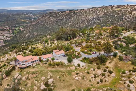 View/Area - 28750 Sandhurst Way, Escondido, CA 92026 photo 9 of 11