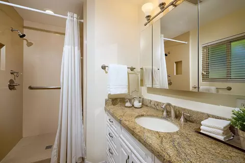 Bath - 254 J Ave, Coronado, CA 92118 photo 1 of 2