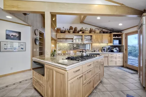 Kitchen - 14825 Midland Rd, Poway, CA 92064 photo 3 of 4