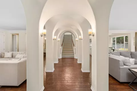 Entry Way - 7558 Circulo Sequoia, Carlsbad, CA 92009 photo 2 of 2