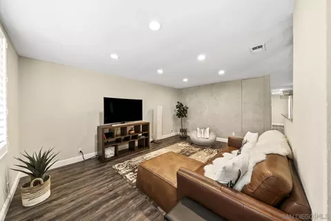 Living - 13221 12 Beechtree St, Lakeside, CA 92040 photo 2 of 4