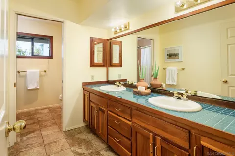Bath - 4920 Beaumont Dr, La Mesa, CA 91941 photo 5 of 6