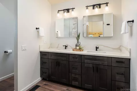 Bath - 4920 Beaumont Dr, La Mesa, CA 91941 photo 1 of 6