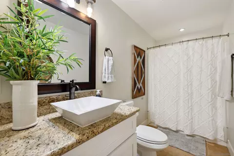 Bath - 724 Amigos Rd, Ramona, CA 92065 photo 5 of 5