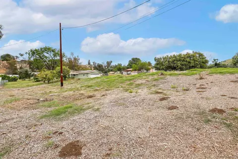 Exterior - 724 Amigos Rd, Ramona, CA 92065 photo 10 of 12