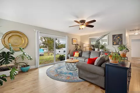 Living - 724 Amigos Rd, Ramona, CA 92065 photo 2 of 3