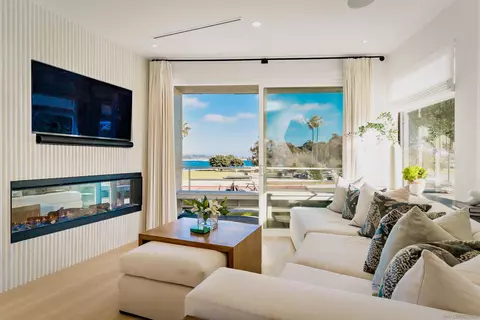 3802 Crown Point Dr, San Diego, CA 92109
