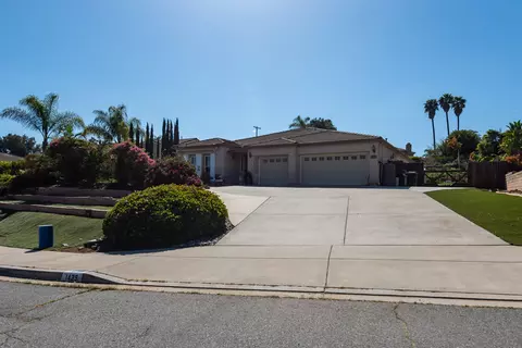 1435 Logan Ct, Escondido, CA 92027