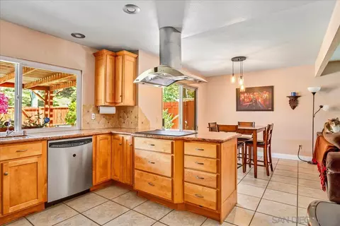Kitchen - 10462 Moorpark St, Spring Valley, CA 91978 photo 2 of 2