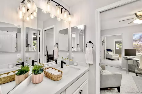 Bath - 1241 Natoma Way #C, Oceanside, CA 92057 photo 2 of 3