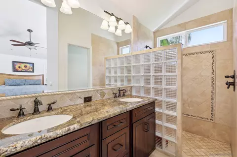 Bath - 2225 Coolngreen Way, Encinitas, CA 92024 photo 5 of 7