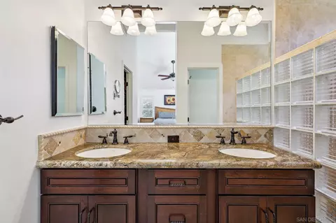 Bath - 2225 Coolngreen Way, Encinitas, CA 92024 photo 6 of 7