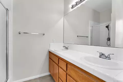 Bath - 998 W 2nd Ave, Escondido, CA 92025 photo 1 of 3