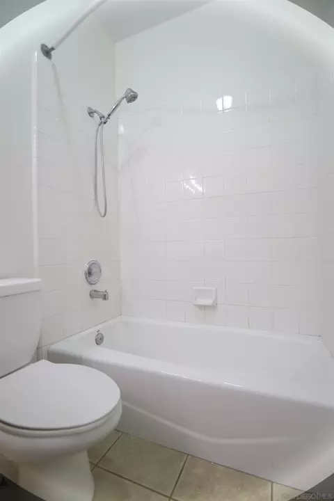 Bath - 998 W 2nd Ave, Escondido, CA 92025 photo 3 of 3