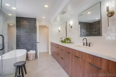 Bath - 431 N Cedros Ave, Solana Beach, CA 92075 photo 2 of 4