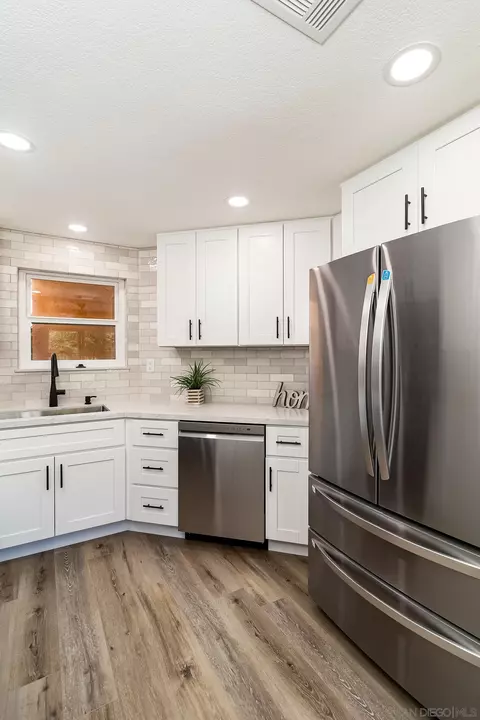 Kitchen - 9061 Calle Del Verde, Santee, CA 92071 photo 2 of 2