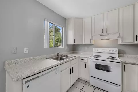 9062 Kenwood Dr, Spring Valley, CA 91977 photo 12
