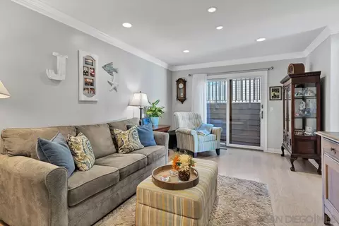 Living - 101 Spinnaker Ct, Del Mar, CA 92014 photo 5 of 5