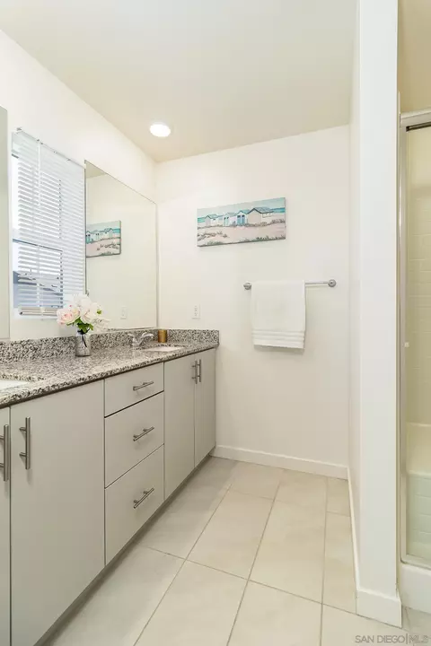 Bath - 35168 Grove Trl, Fallbrook, CA 92028 photo 1 of 4