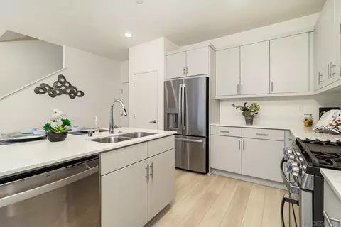 Kitchen - 35168 Grove Trl, Fallbrook, CA 92028 photo 3 of 3