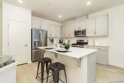 Kitchen - 35168 Grove Trl, Fallbrook, CA 92028 photo 1 of 3