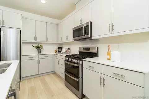 Kitchen - 35168 Grove Trl, Fallbrook, CA 92028 photo 2 of 3