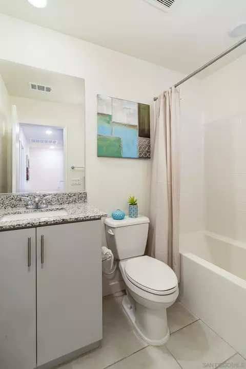 Bath - 35168 Grove Trl, Fallbrook, CA 92028 photo 3 of 4