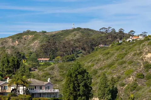 5971 Desert View Dr, La Jolla, CA 92037 photo 2