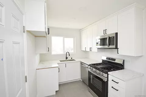 Kitchen - 11393 Posthill Rd, Lakeside, CA 92040 photo 5 of 6