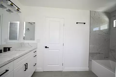 Bath - 11393 Posthill Rd, Lakeside, CA 92040 photo 3 of 6