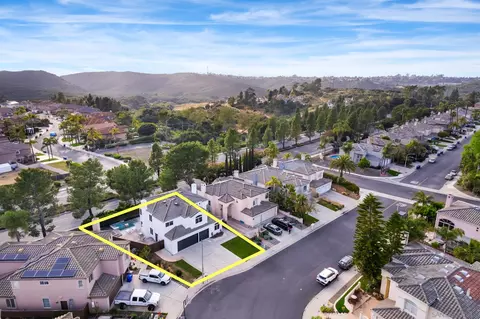 View/Area - 2122 Opal Rdg, Vista, CA 92081 photo 5 of 9